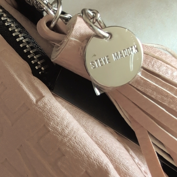 NEW Steve Madden BGlamm Blush Logo Crossbody Bag with Tassel - Picture 10 of 13